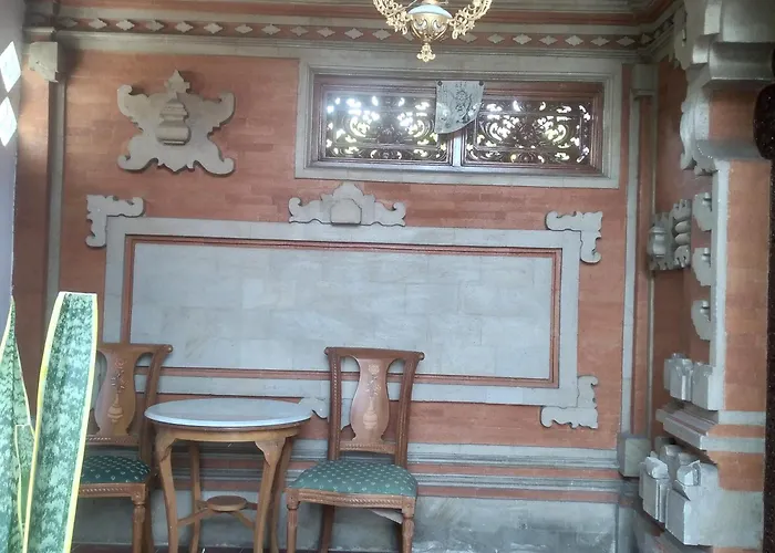 Hostel Between